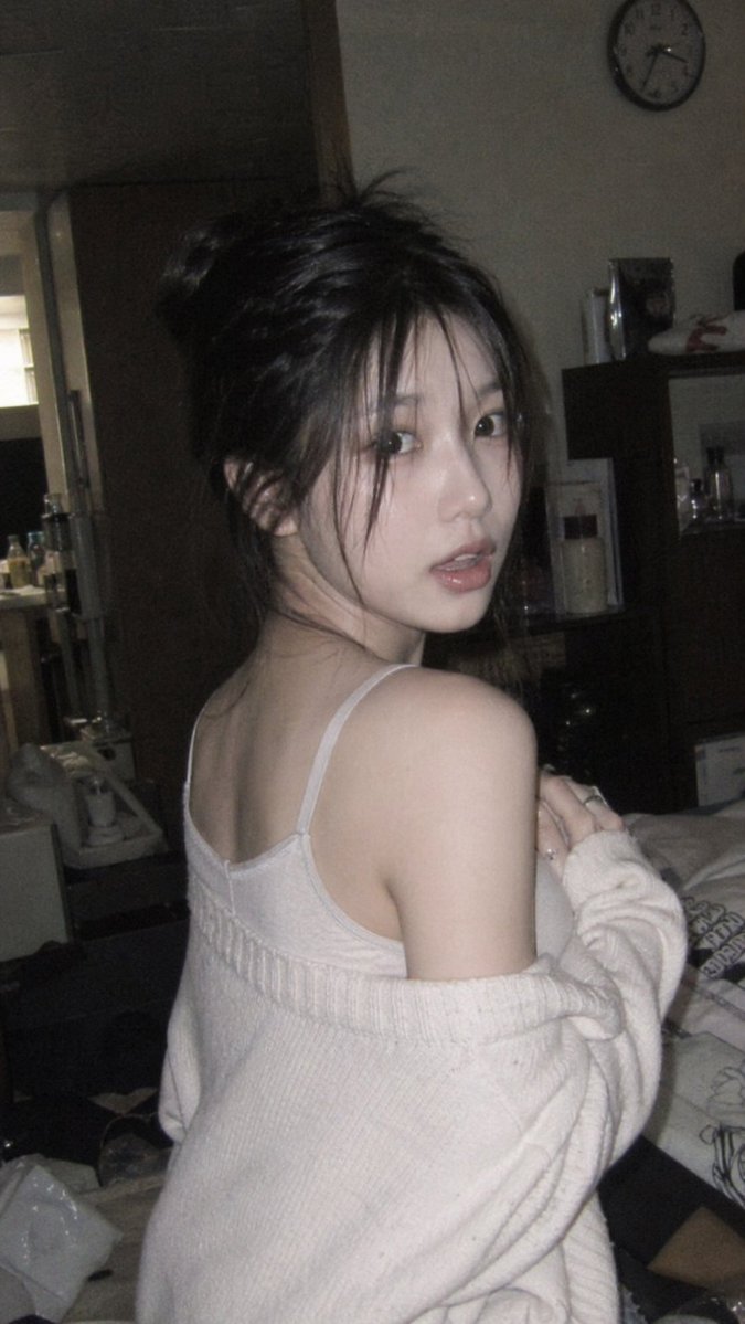 Korean Idol 3x3 Grid Portrait GPT Image 2 prompt example